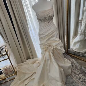 Elegant Cream Strapless Wedding Dress